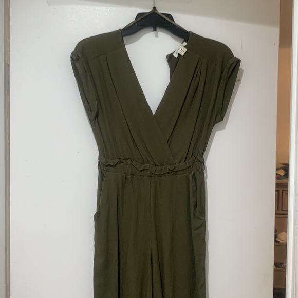 Army green romper with pockets it’s capri style length. - Picture 3 of 4
